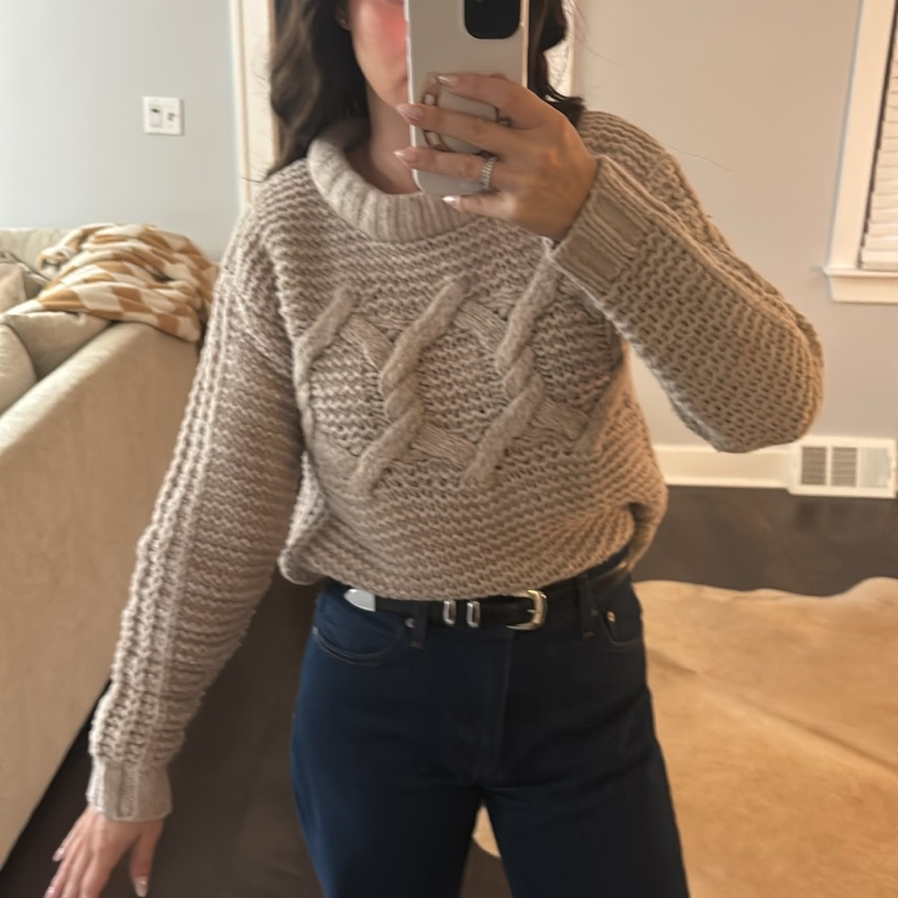 beige banana republic chunky knit sweater